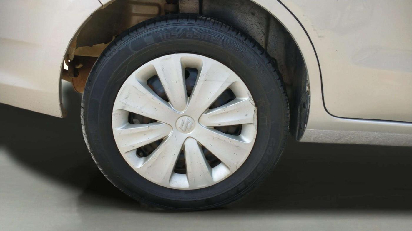 2017 Maruti Ertiga VDI SHVS, Diesel, Manual, 1,19,224 km, Right Rear Wheel