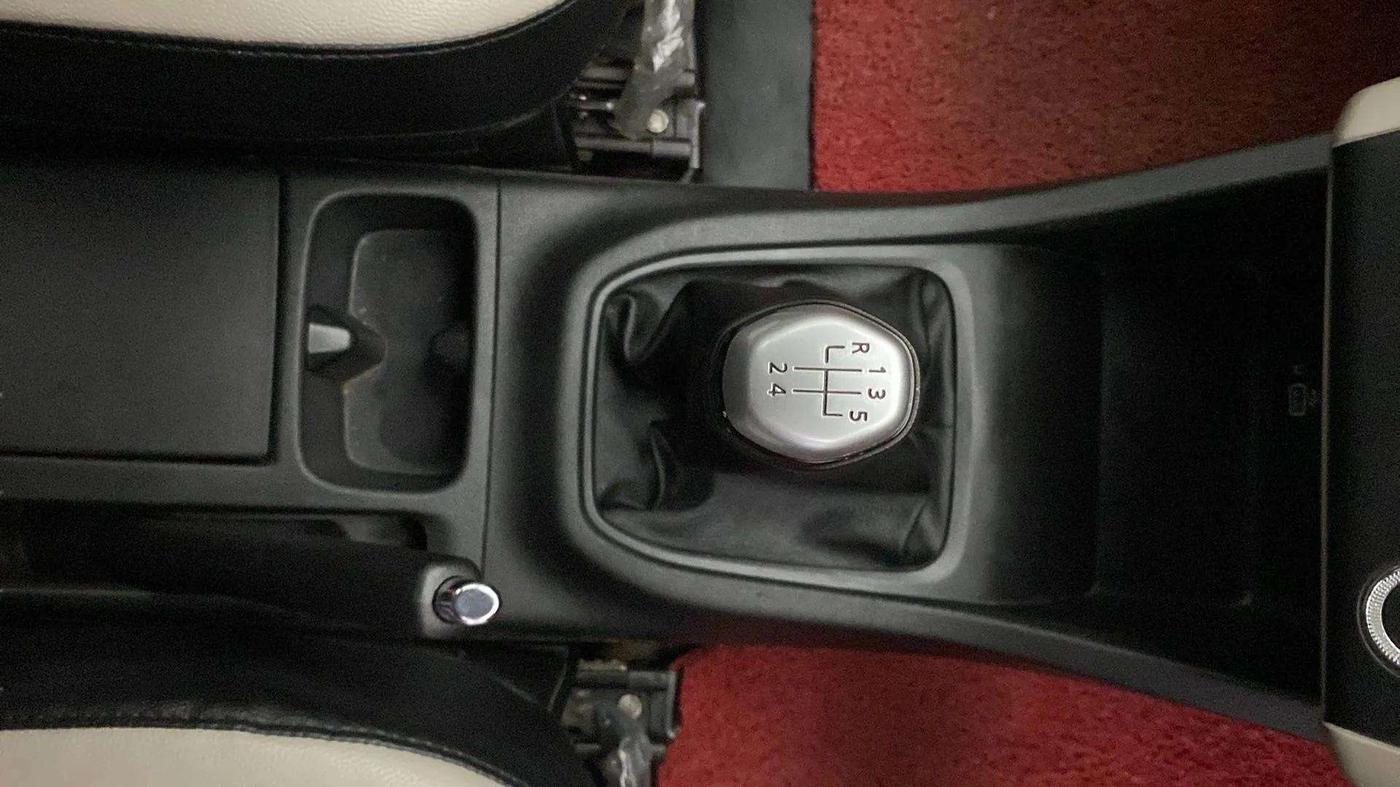 2019 Renault TRIBER RXZ, Petrol, Manual, 86,606 km, Gear Lever