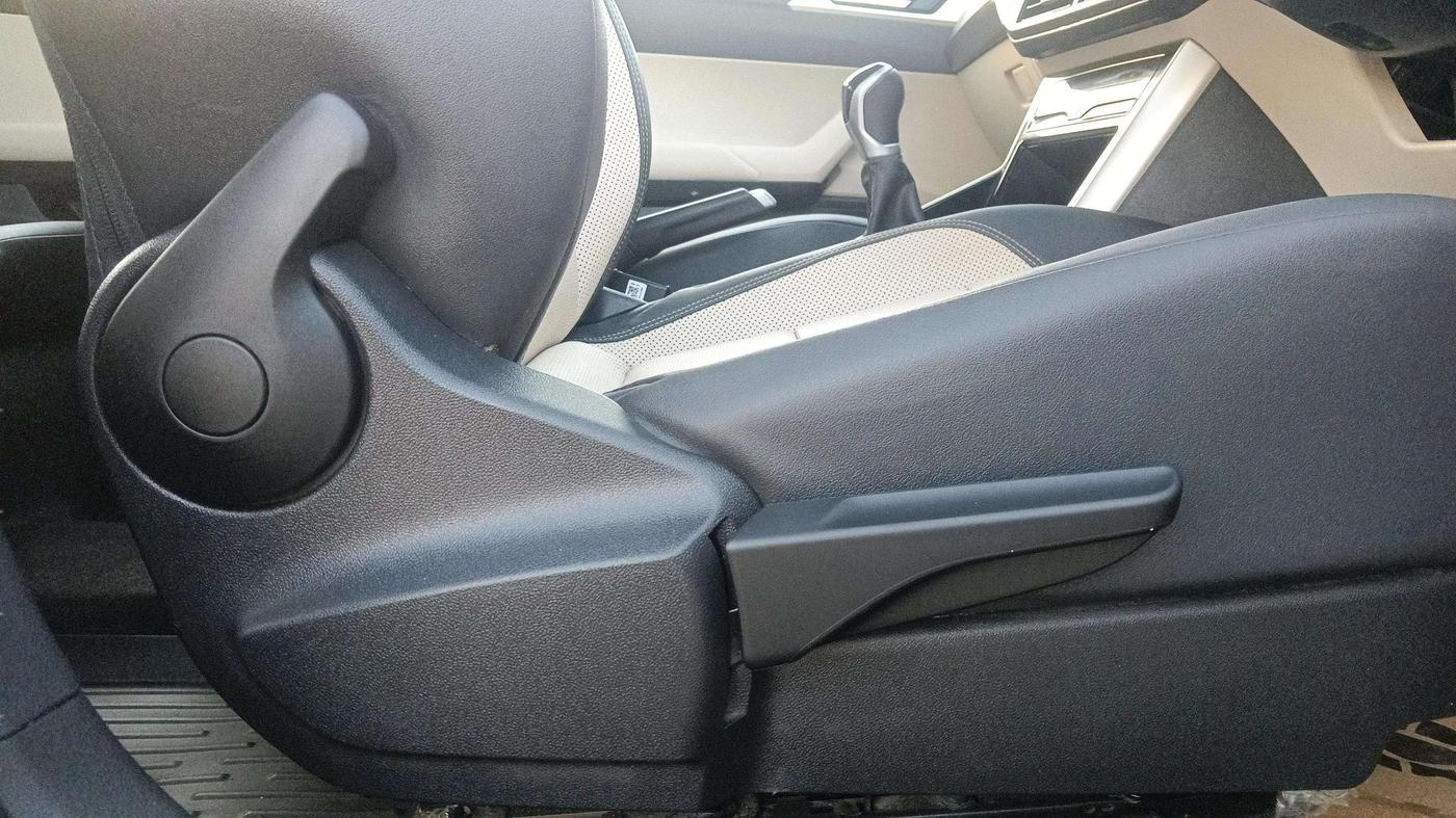 2023 Volkswagen VIRTUS TOPLINE TSI 1.0 MT, Petrol, Manual, 10,661 km, Driver Side Adjustment Panel