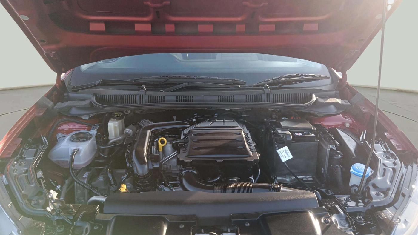 2023 Volkswagen VIRTUS TOPLINE TSI 1.0 MT, Petrol, Manual, 10,661 km, Open Bonet