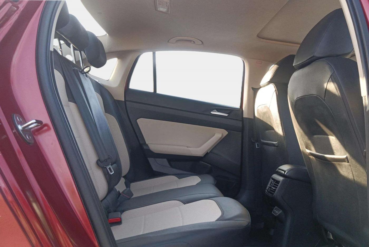 2023 Volkswagen VIRTUS TOPLINE TSI 1.0 MT, Petrol, Manual, 10,661 km, Right Side Rear Door Cabin