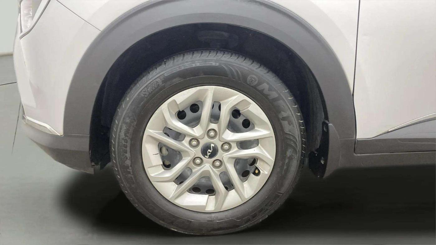 2023 KIA CARENS PRESTIGE 1.4 PETROL 7 STR, Petrol, Manual, 13,379 km, Left Front Wheel