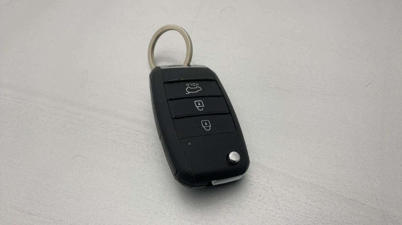 2023 KIA CARENS PRESTIGE 1.4 PETROL 7 STR, Petrol, Manual, 13,379 km, Key Close Up