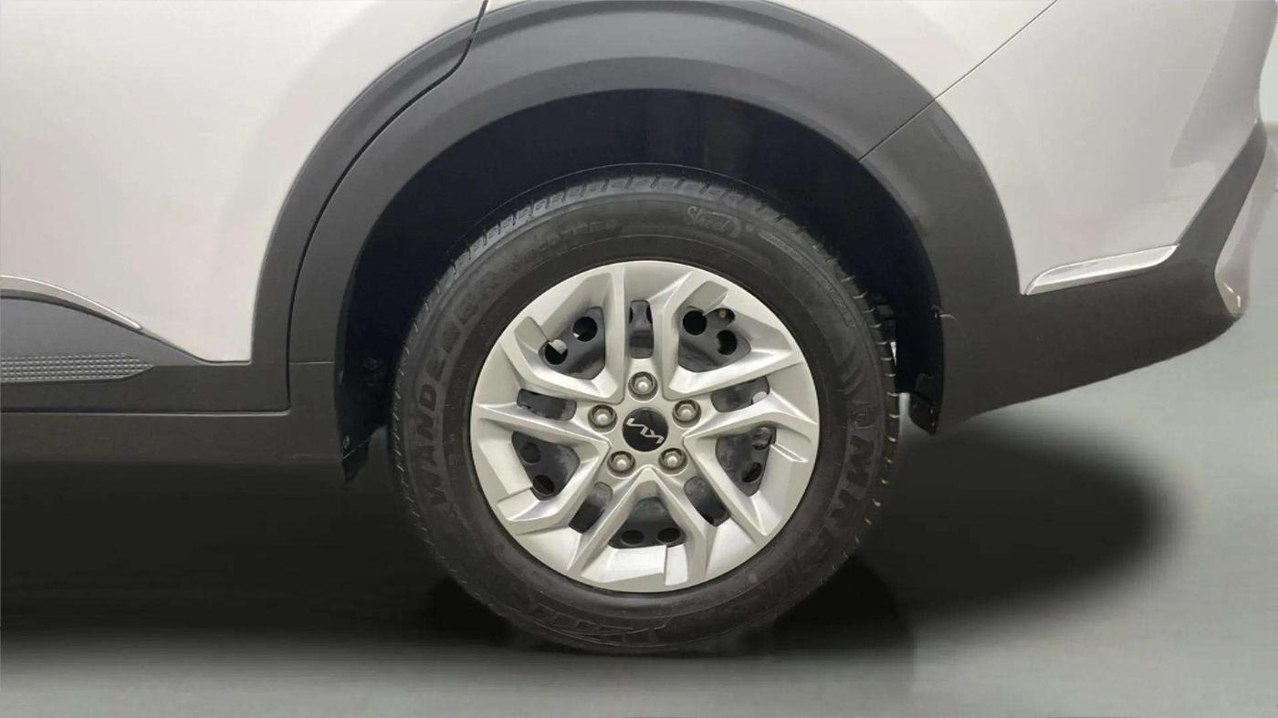2023 KIA CARENS PRESTIGE 1.4 PETROL 7 STR, Petrol, Manual, 13,379 km, Left Rear Wheel