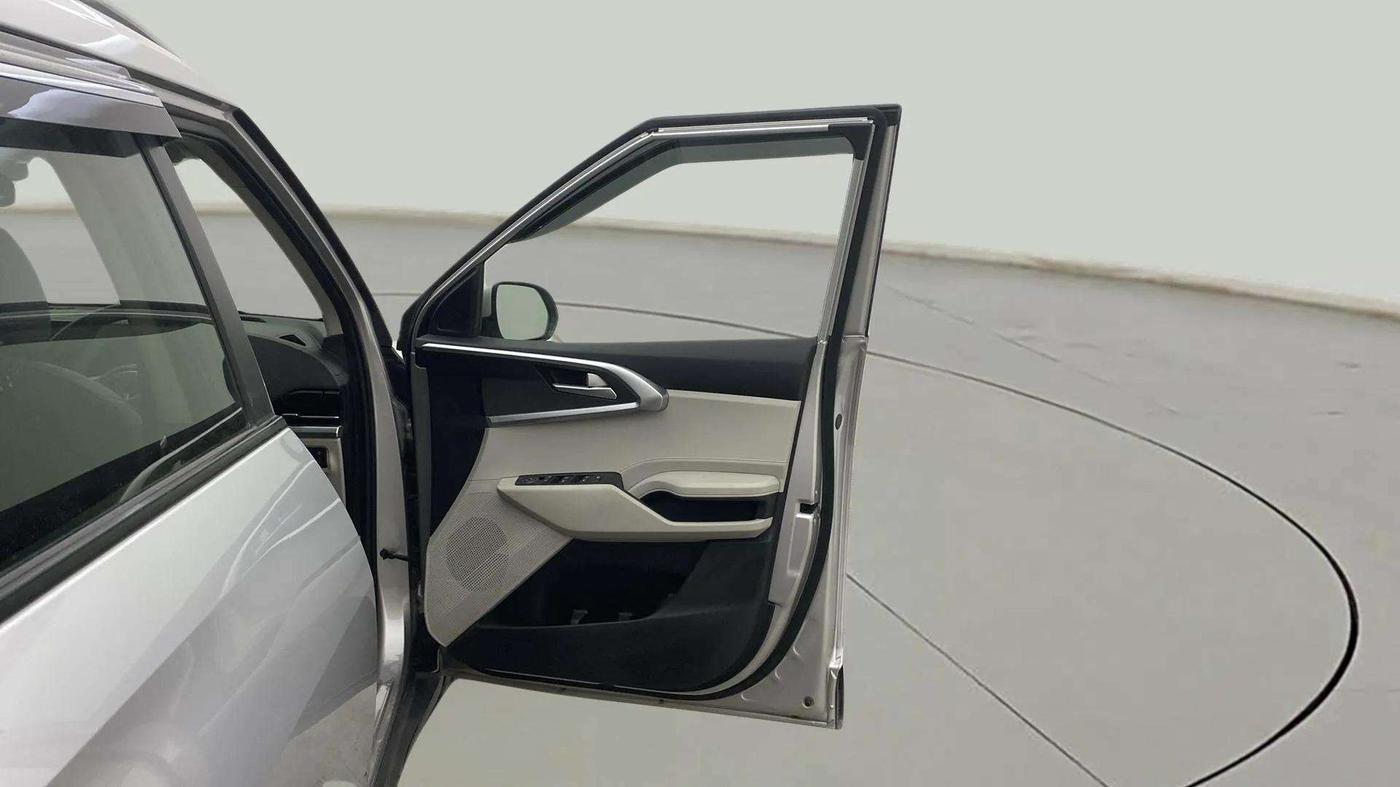 2023 KIA CARENS PRESTIGE 1.4 PETROL 7 STR, Petrol, Manual, 13,379 km, RHS Front Door