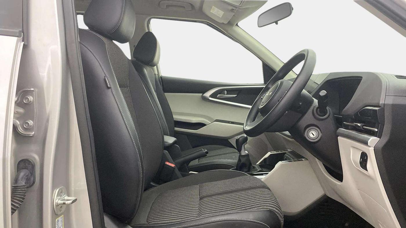 2023 KIA CARENS PRESTIGE 1.4 PETROL 7 STR, Petrol, Manual, 13,379 km, Right Side Front Door Cabin