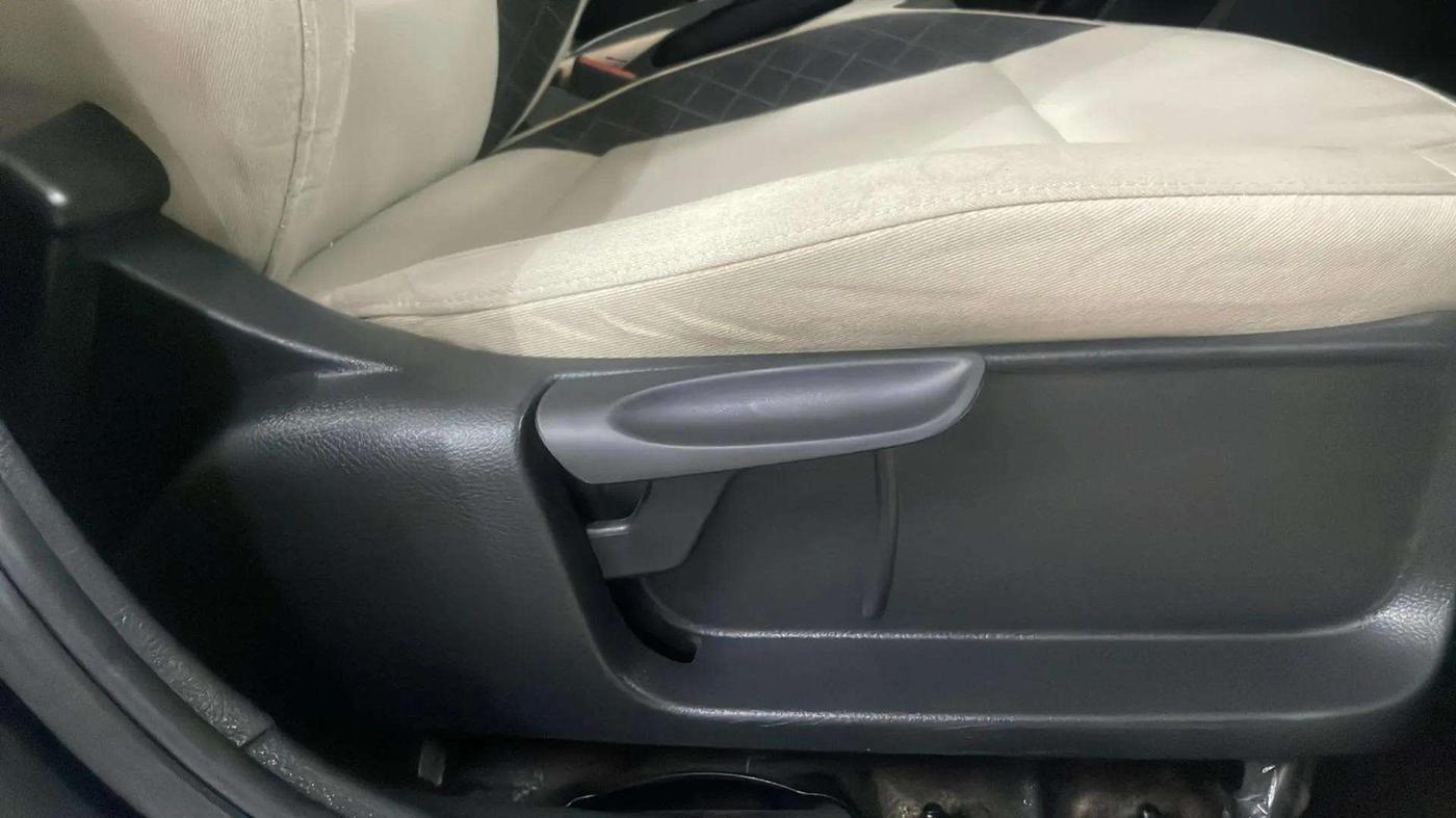 2021 Skoda Rapid 1.0 AMBITION TSI MT, Petrol, Manual, 26,839 km, Driver Side Adjustment Panel
