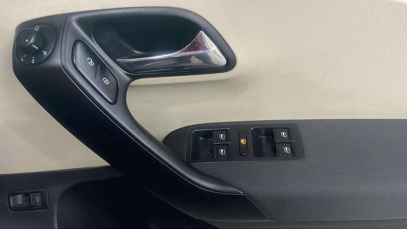 2021 Skoda Rapid 1.0 AMBITION TSI MT, Petrol, Manual, 26,839 km, Driver Side Door Panels Control