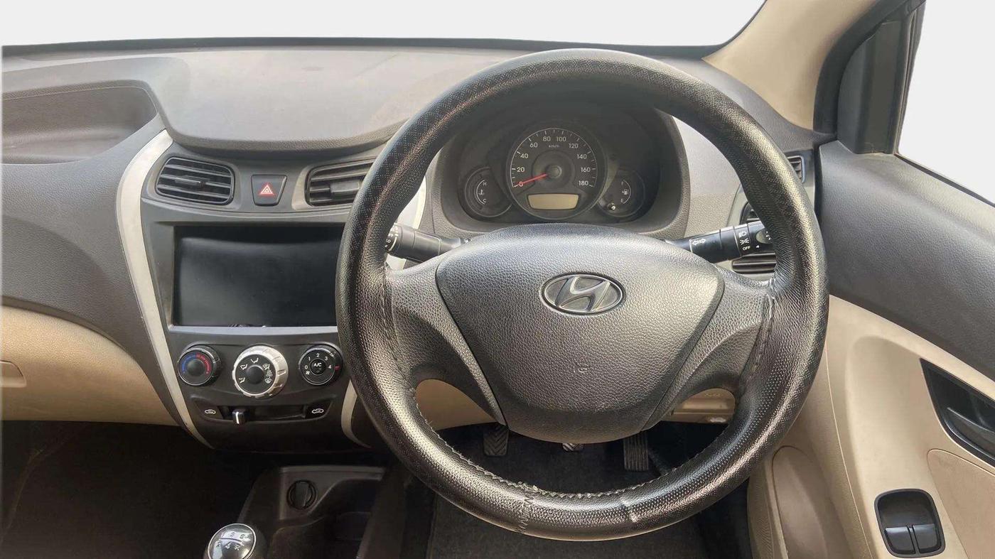 2016 Hyundai Eon ERA +, Petrol, Manual, 54,848 km, Steering Wheel Close Up