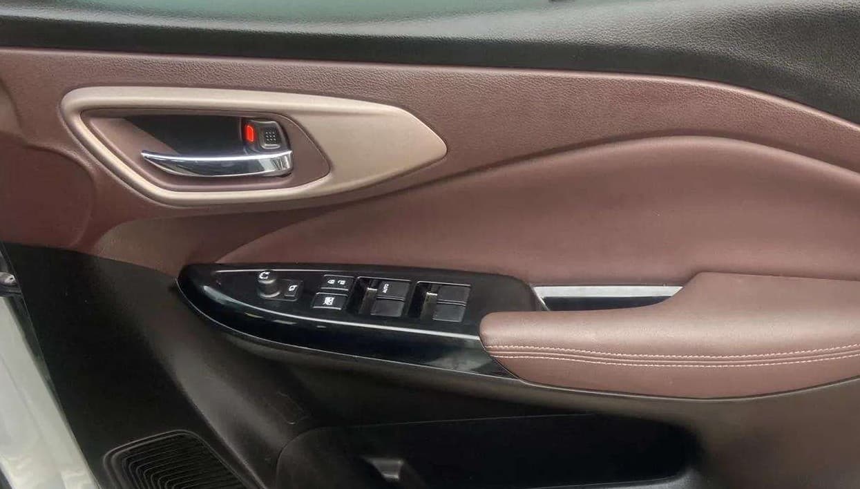 2023 Maruti FRONX ALPHA 1.0 TURBO MT, Petrol, Manual, 15,727 km, Driver Side Door Panels Control