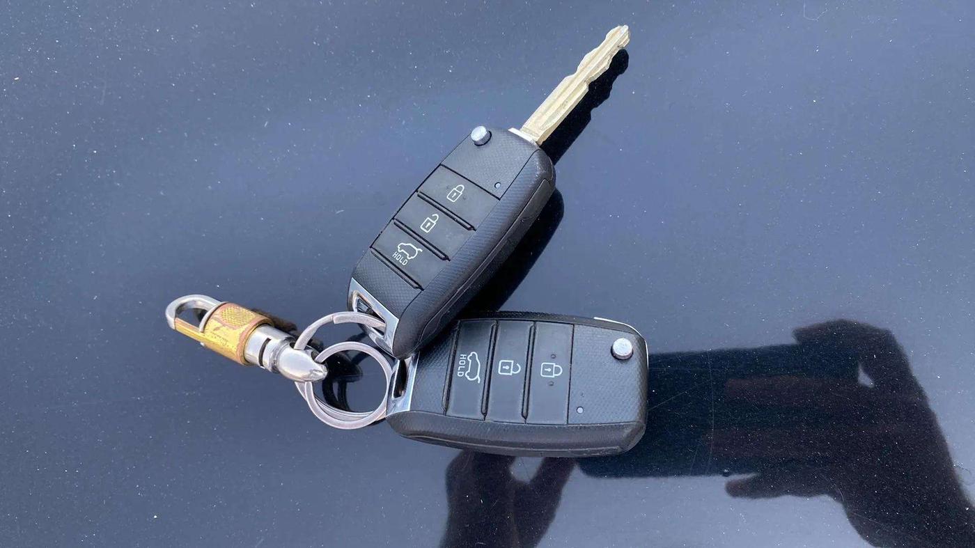 2022 KIA SONET HTK PLUS 1.2, Petrol, Manual, 41,357 km, Key Close Up