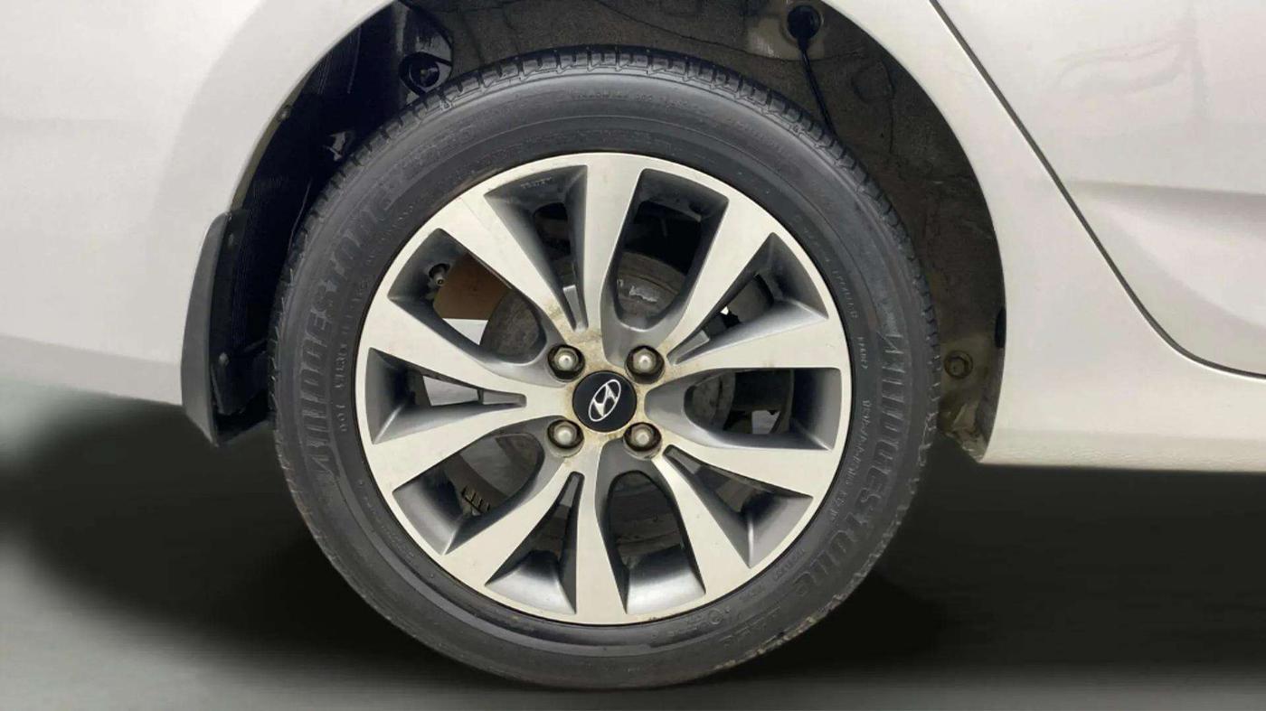 2016 Hyundai Verna 1.6 VTVT SX, Petrol, Manual, 21,724 km, Right Rear Wheel