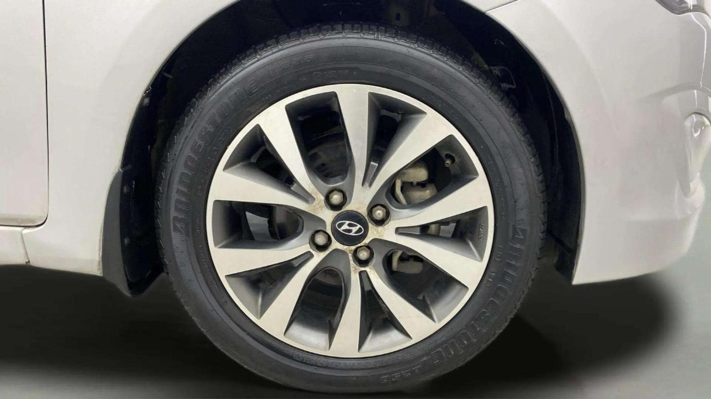 2016 Hyundai Verna 1.6 VTVT SX, Petrol, Manual, 21,724 km, Right Front Wheel