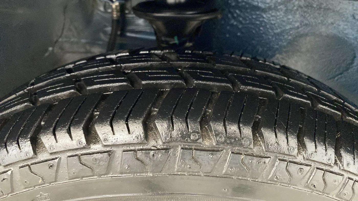 2018 Maruti Alto 800 LXI, CNG, Manual, 1,833 km, Right Front Tyre Tread