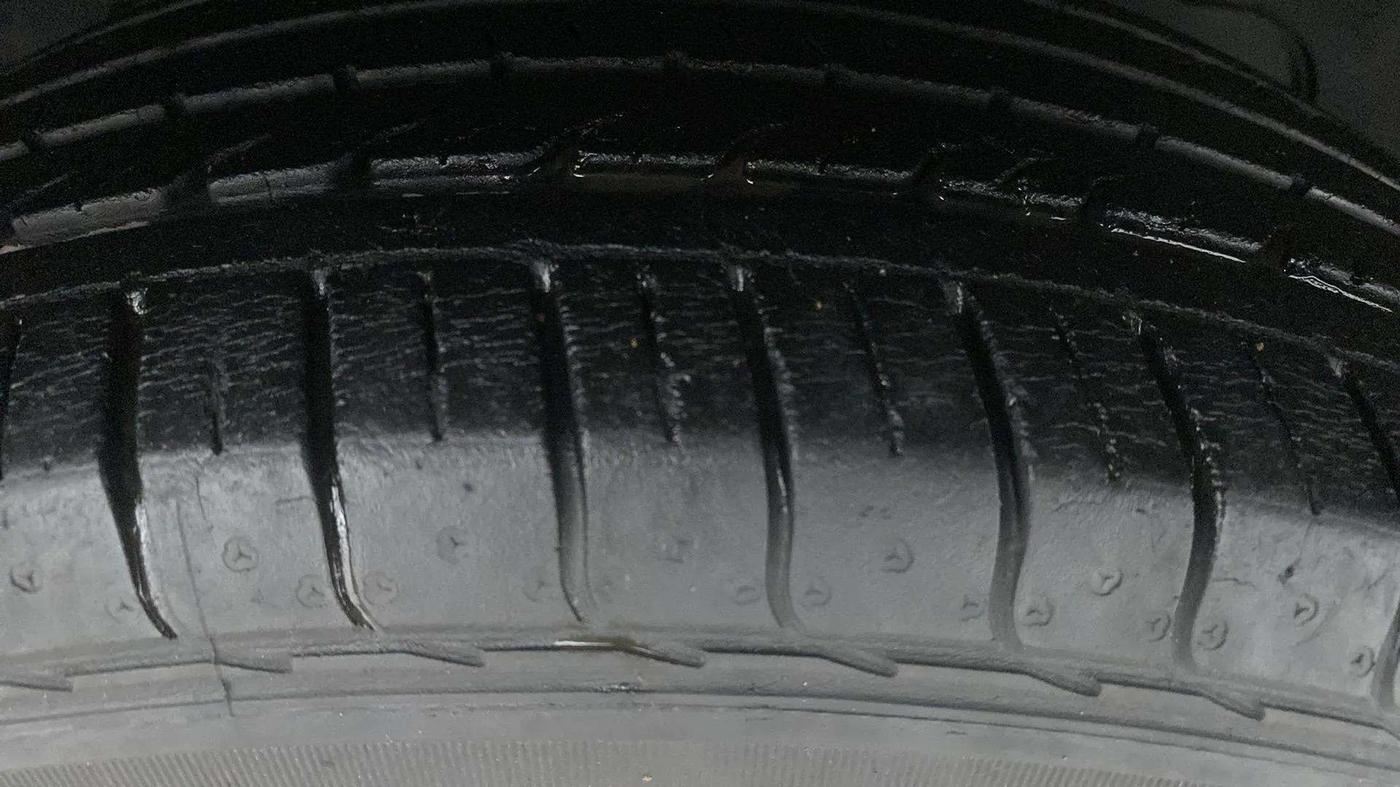 2019 Tata NEXON XZ PETROL, Petrol, Manual, 46,375 km, Right Front Tyre Tread