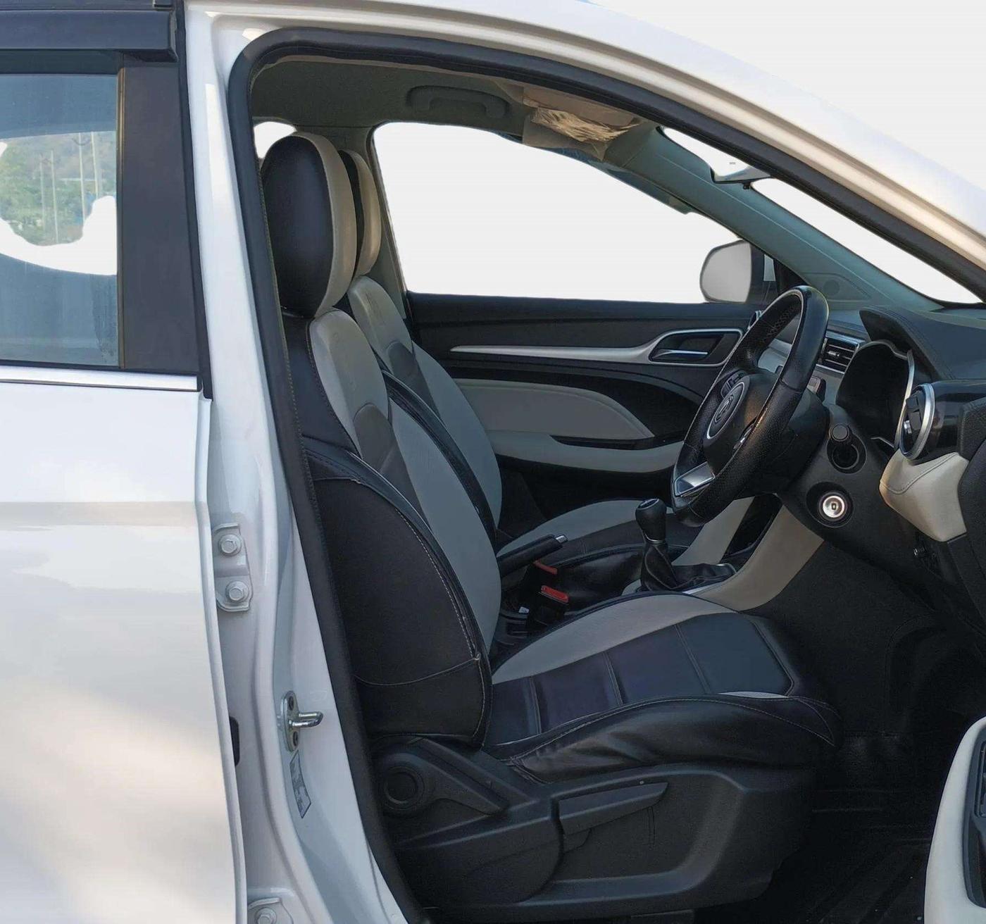2023 MG ASTOR SUPER 1.5 MT, Petrol, Manual, 30,559 km, Right Side Front Door Cabin