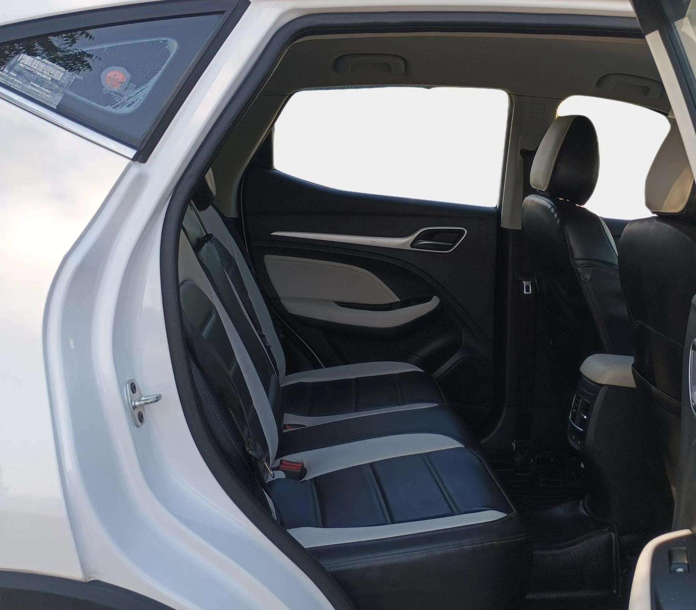 2023 MG ASTOR SUPER 1.5 MT, Petrol, Manual, 30,559 km, Right Side Rear Door Cabin