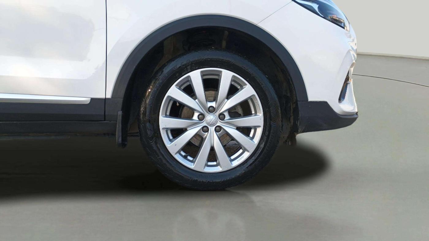 2023 MG ASTOR SUPER 1.5 MT, Petrol, Manual, 30,559 km, Right Front Wheel