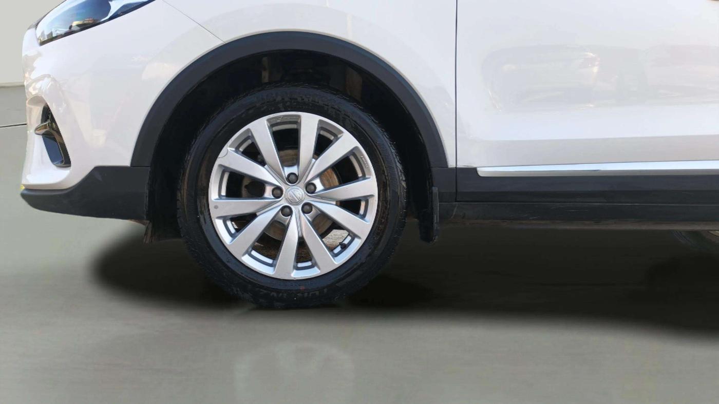 2023 MG ASTOR SUPER 1.5 MT, Petrol, Manual, 30,559 km, Left Front Wheel