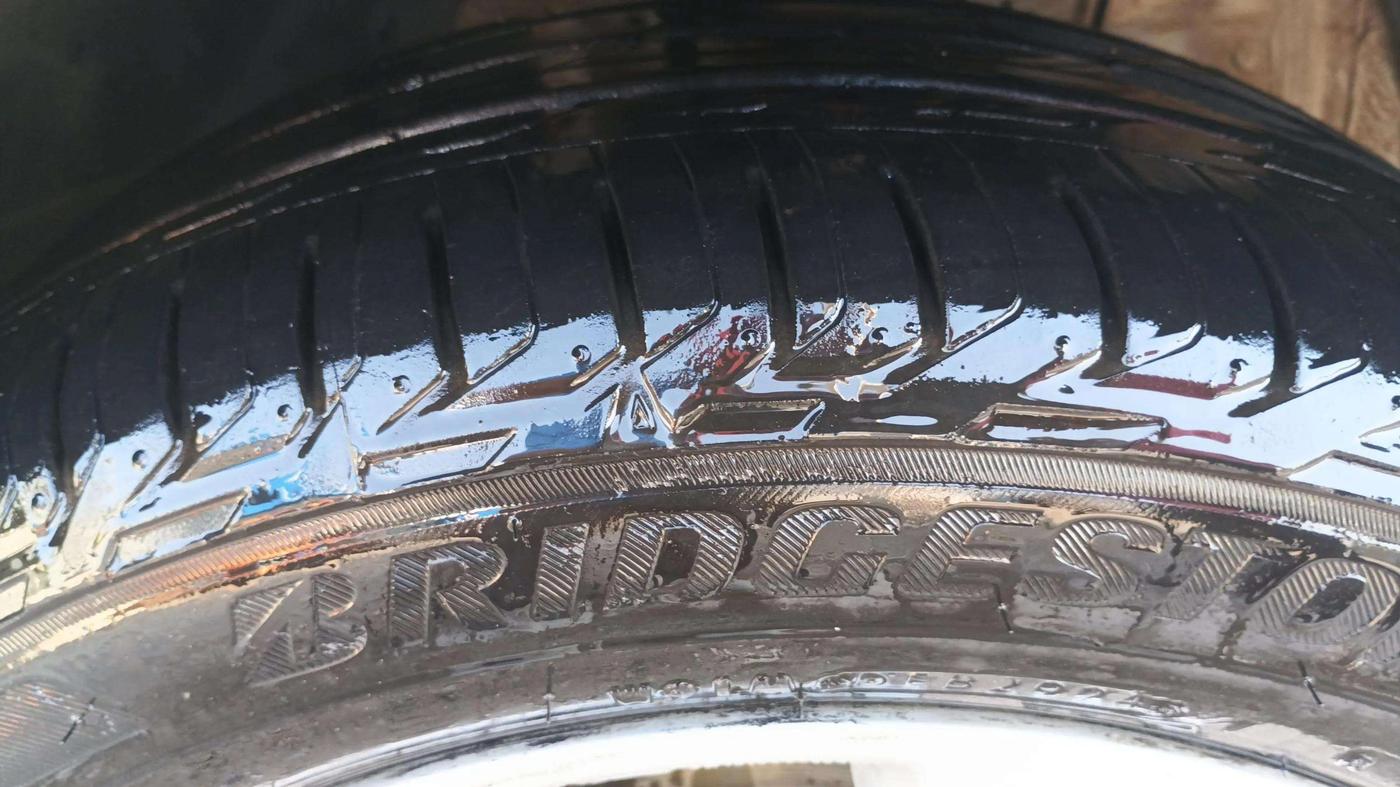 2023 MG ASTOR SUPER 1.5 MT, Petrol, Manual, 30,559 km, Left Front Tyre Tread