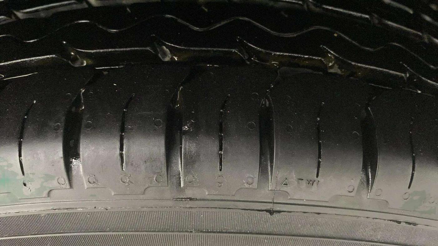2017 Maruti Baleno ZETA PETROL 1.2, Petrol, Manual, 65,788 km, Right Front Tyre Tread