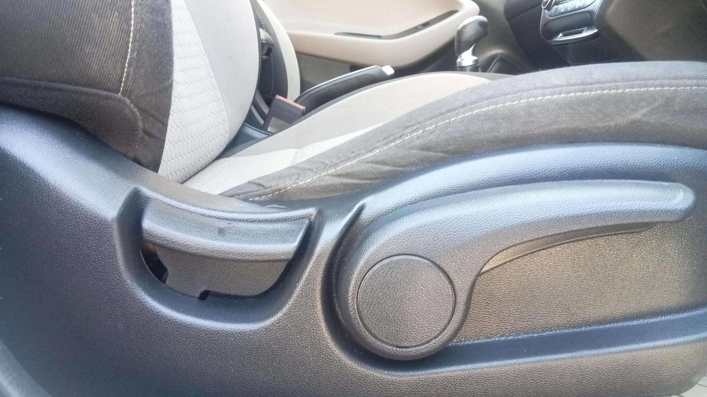 2018 Hyundai Elite i20 ASTA 1.2, Petrol, Manual, 70,988 km, Driver Side Adjustment Panel