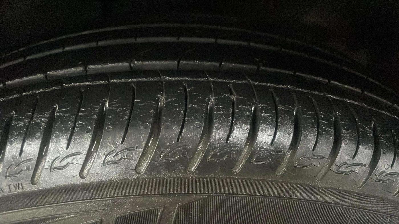2020 KIA SONET GTX PLUS 1.0 IMT, Petrol, Manual, 19,205 km, Left Front Tyre Tread