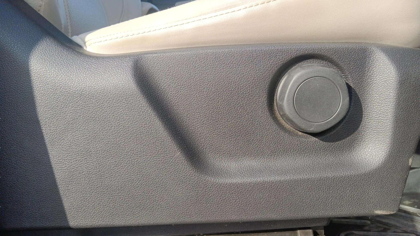 2022 Mahindra XUV700 AX 7 D AT 7 STR, Diesel, Automatic, 24,581 km, Driver Side Adjustment Panel