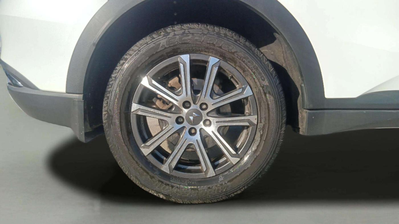 2022 Mahindra XUV700 AX 7 D AT 7 STR, Diesel, Automatic, 24,581 km, Right Rear Wheel