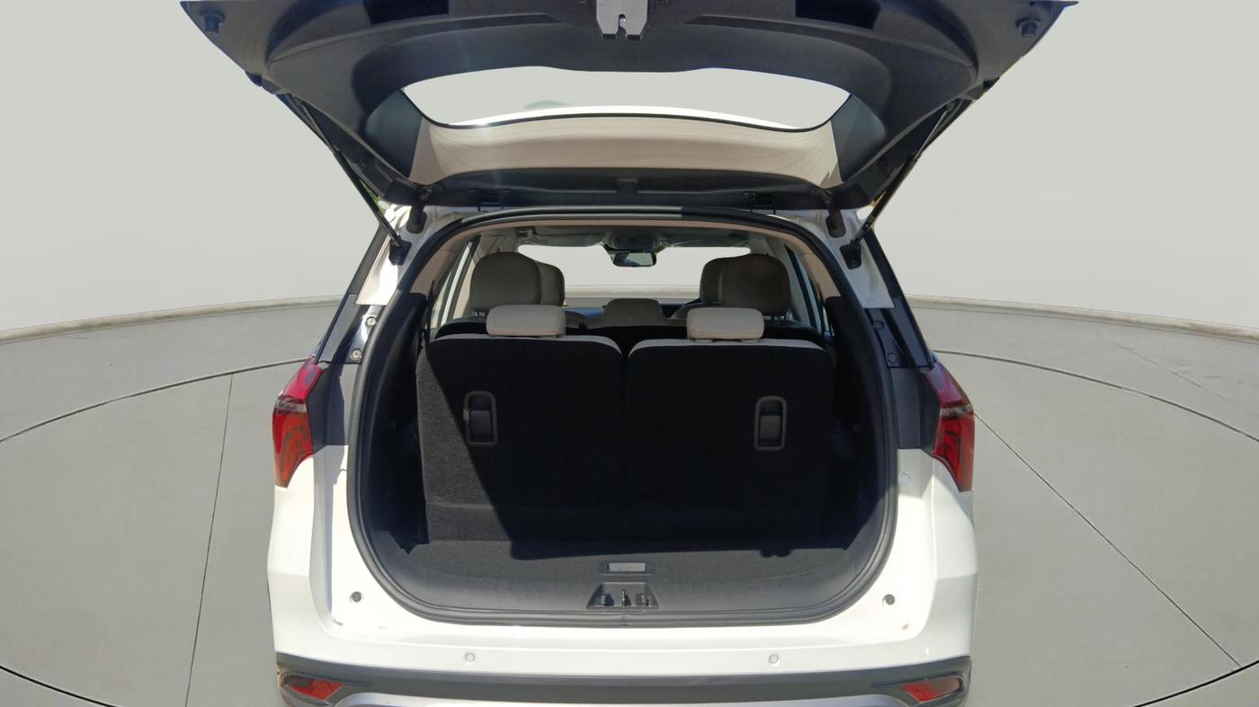 2022 Mahindra XUV700 AX 7 D AT 7 STR, Diesel, Automatic, 24,581 km, Boot Inside