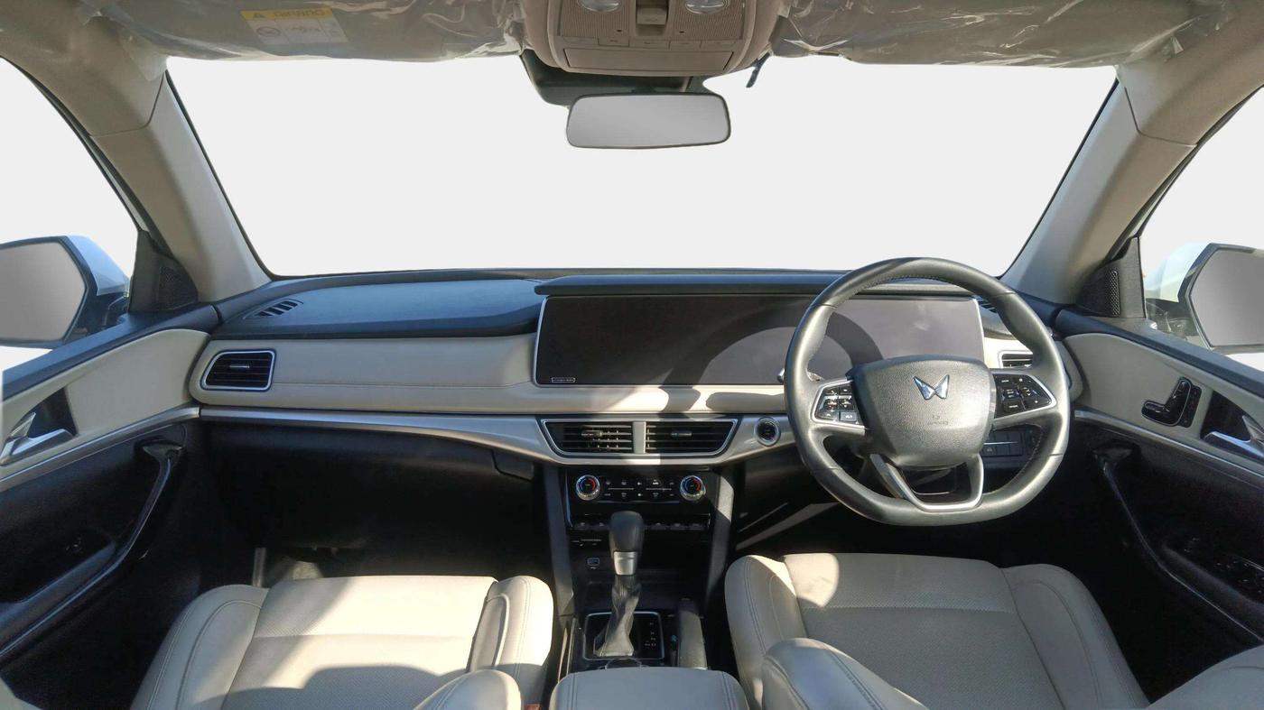 2022 Mahindra XUV700 AX 7 D AT 7 STR, Diesel, Automatic, 24,581 km, Dashboard