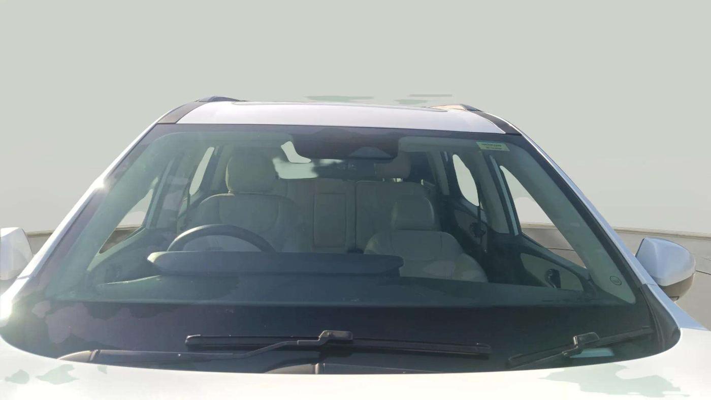 2022 Mahindra XUV700 AX 7 D AT 7 STR, Diesel, Automatic, 24,581 km, Front Windshield