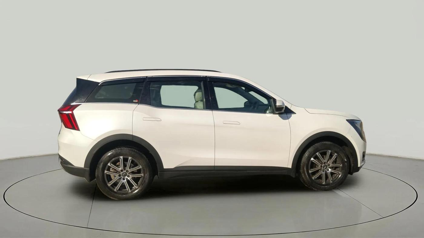 2022 Mahindra XUV700 AX 7 D AT 7 STR, Diesel, Automatic, 24,581 km, Right Side View
