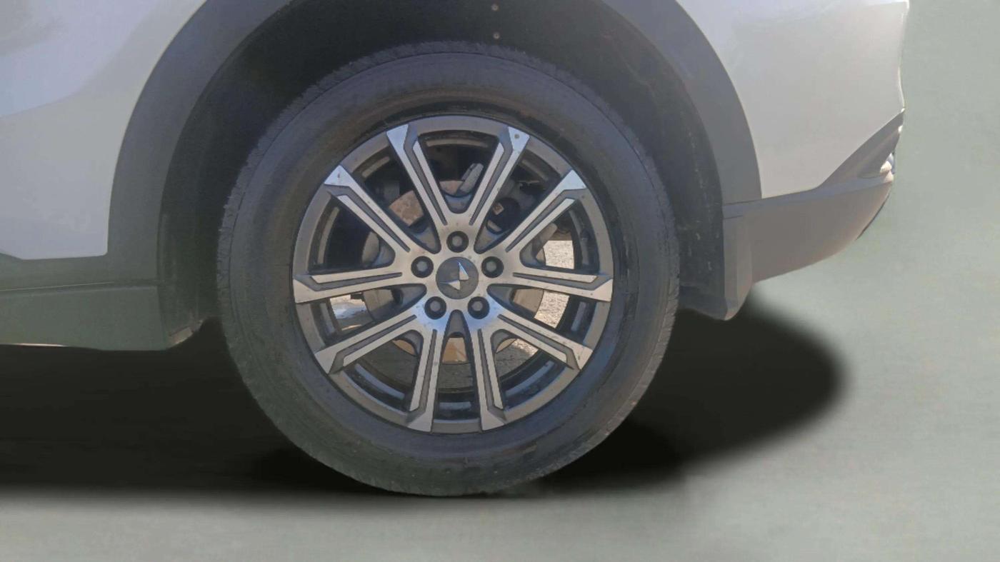 2022 Mahindra XUV700 AX 7 D AT 7 STR, Diesel, Automatic, 24,581 km, Left Rear Wheel