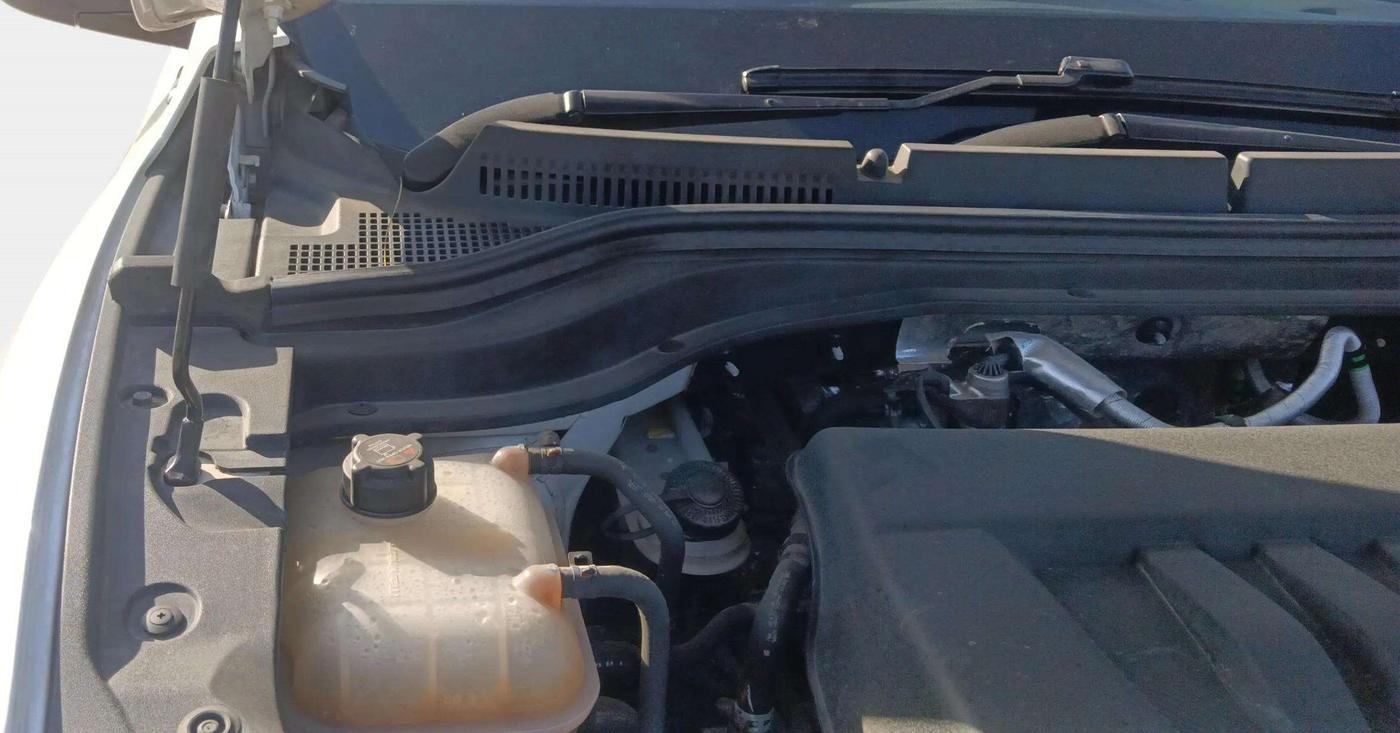 2022 Mahindra XUV700 AX 7 D AT 7 STR, Diesel, Automatic, 24,581 km, Engine View - Right