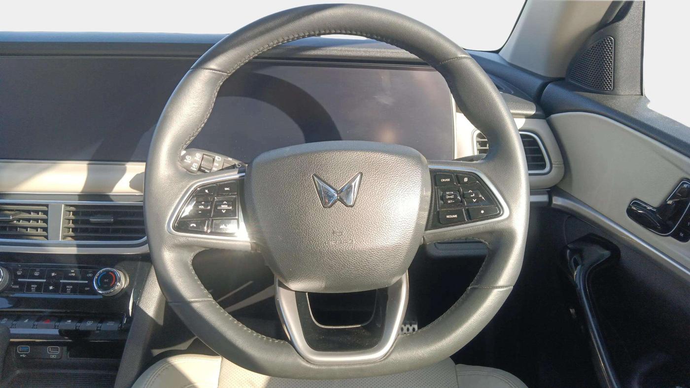 2022 Mahindra XUV700 AX 7 D AT 7 STR, Diesel, Automatic, 24,581 km, Steering Wheel Close Up