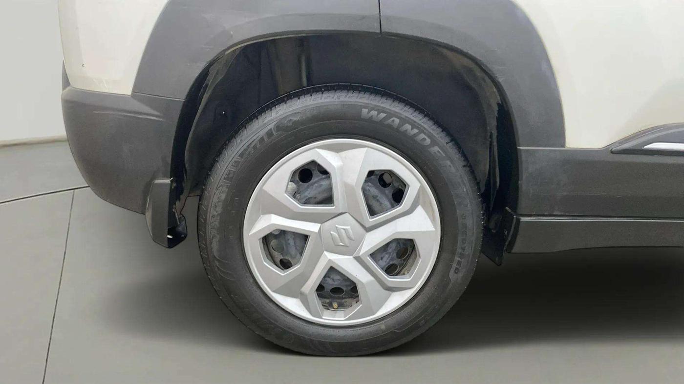 2023 Maruti BREZZA LXI S- CNG, CNG, Manual, 46,401 km, Right Rear Wheel