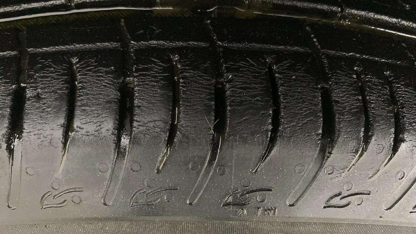 2023 Maruti BREZZA LXI S- CNG, CNG, Manual, 46,401 km, Left Front Tyre Tread
