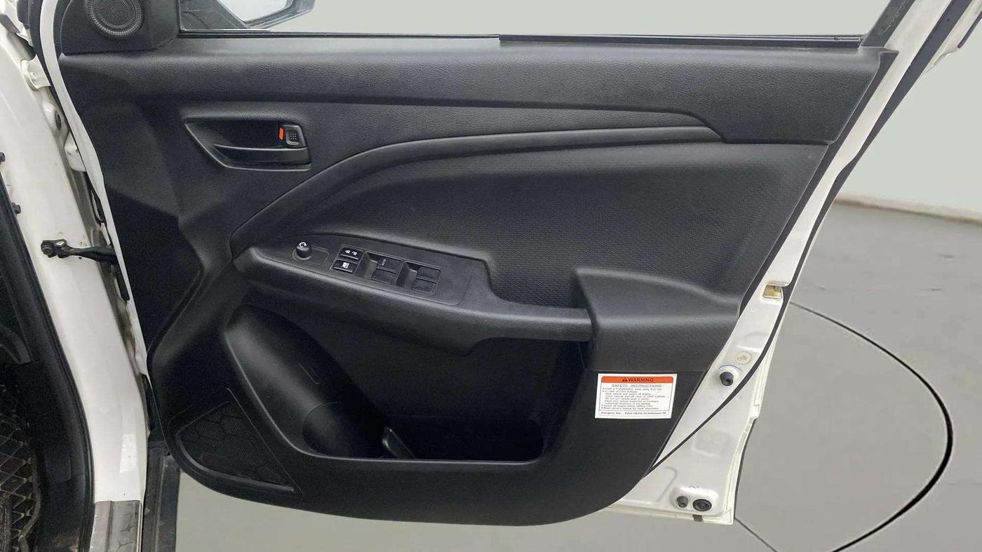 2023 Maruti BREZZA LXI S- CNG, CNG, Manual, 46,401 km, Driver Side Door Panels Control