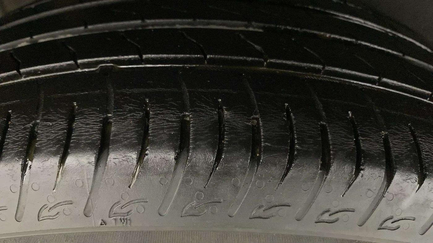 2023 Maruti BREZZA LXI S- CNG, CNG, Manual, 46,401 km, Right Rear Tyre Tread