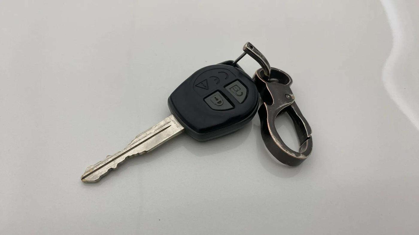2023 Maruti BREZZA LXI S- CNG, CNG, Manual, 46,401 km, Key Close Up