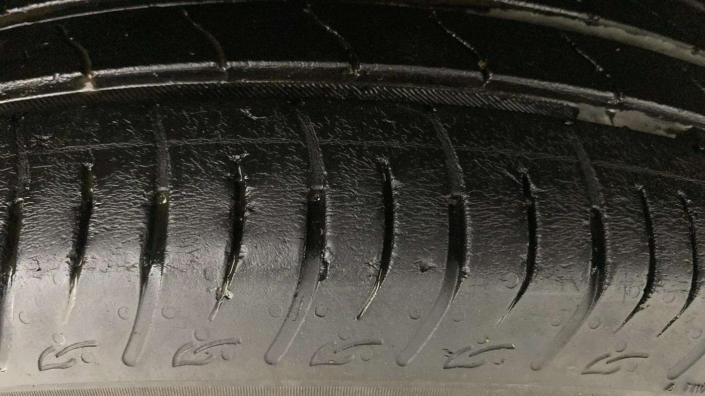 2023 Maruti BREZZA LXI S- CNG, CNG, Manual, 46,401 km, Right Front Tyre Tread