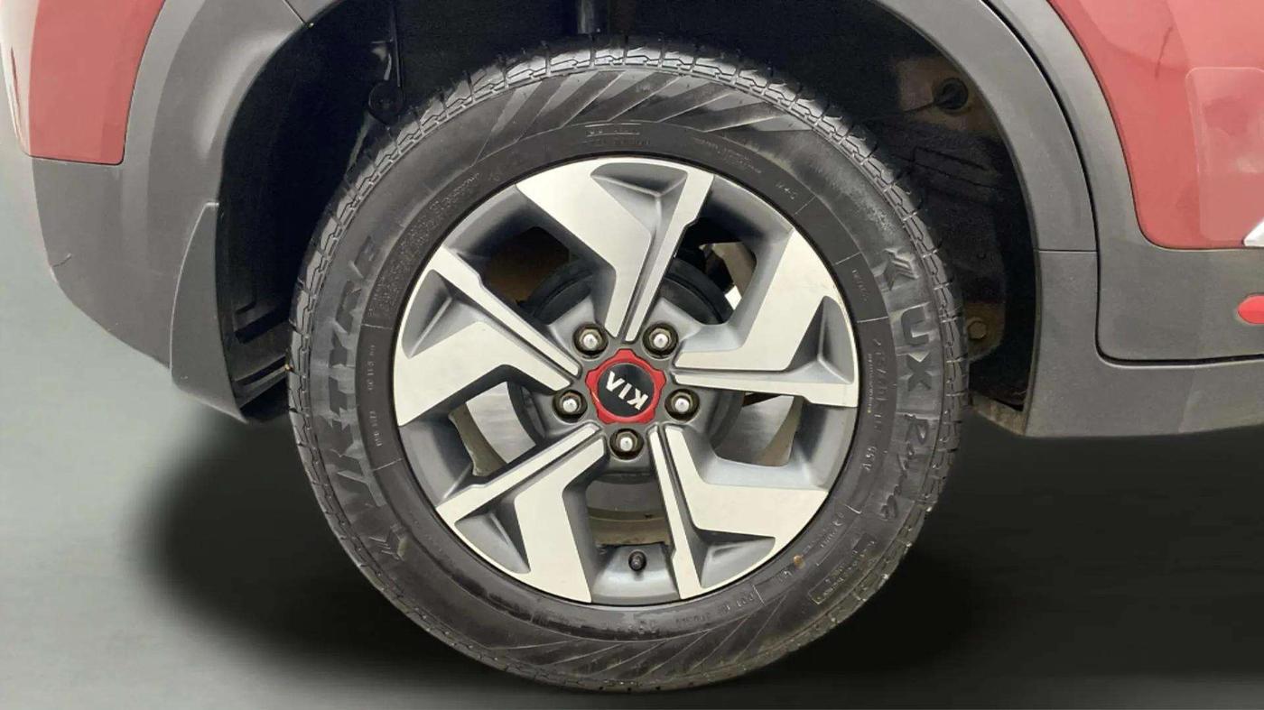 2021 KIA SONET GTX PLUS 1.5 AT, Diesel, Automatic, 60,730 km, Right Rear Wheel