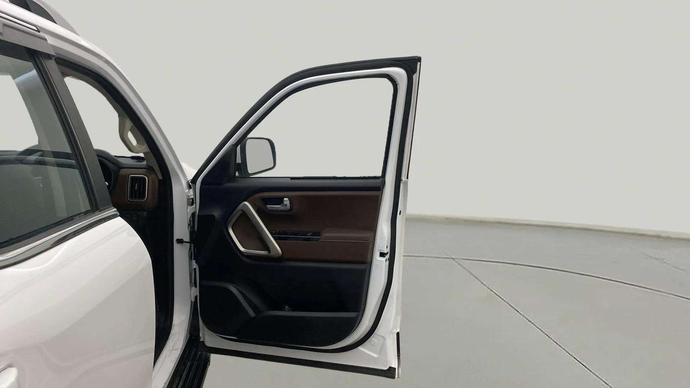 2024 Mahindra SCORPIO-N N Z8 S Petrol AT, Petrol, Automatic, 7,611 km, RHS Front Door