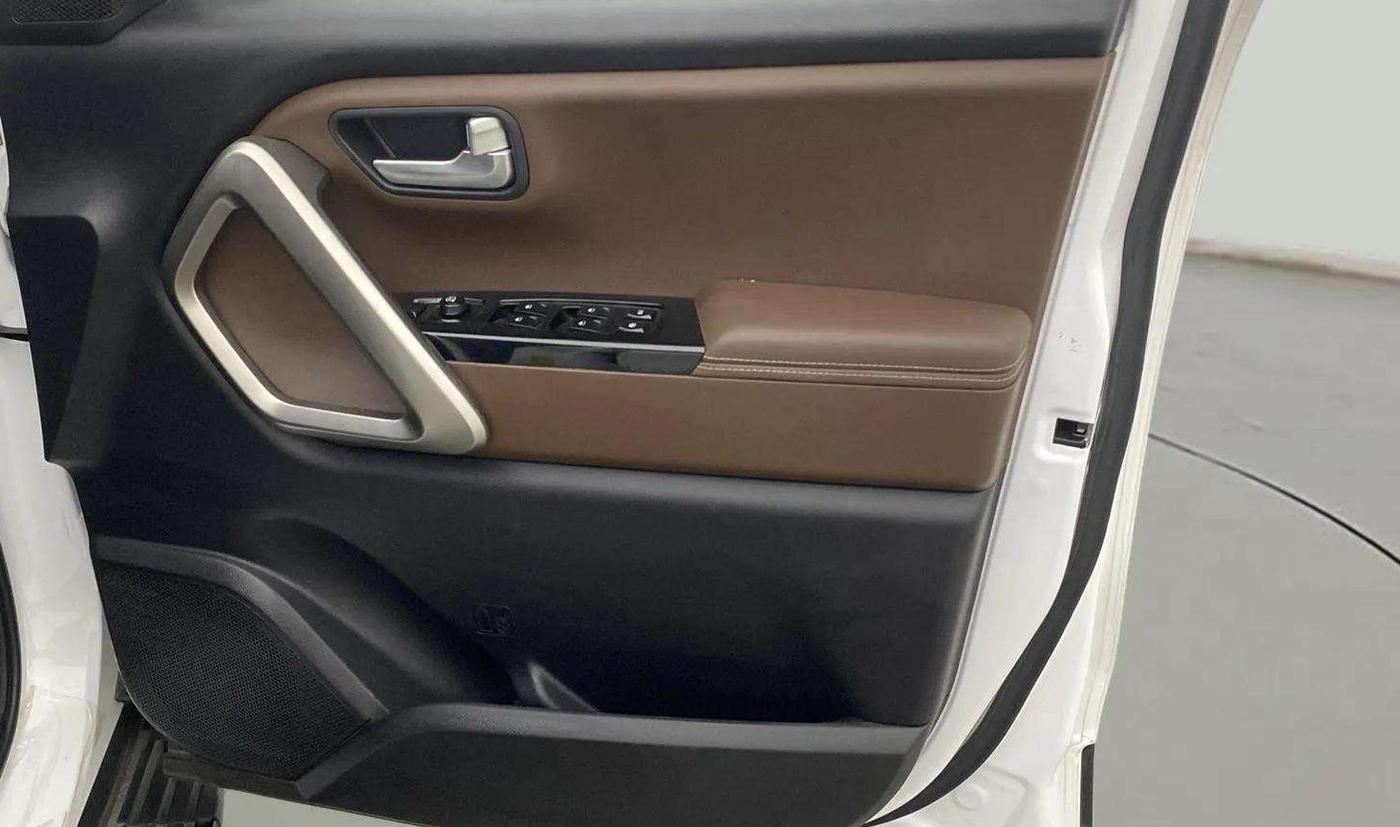 2024 Mahindra SCORPIO-N N Z8 S Petrol AT, Petrol, Automatic, 7,611 km, Driver Side Door Panels Control