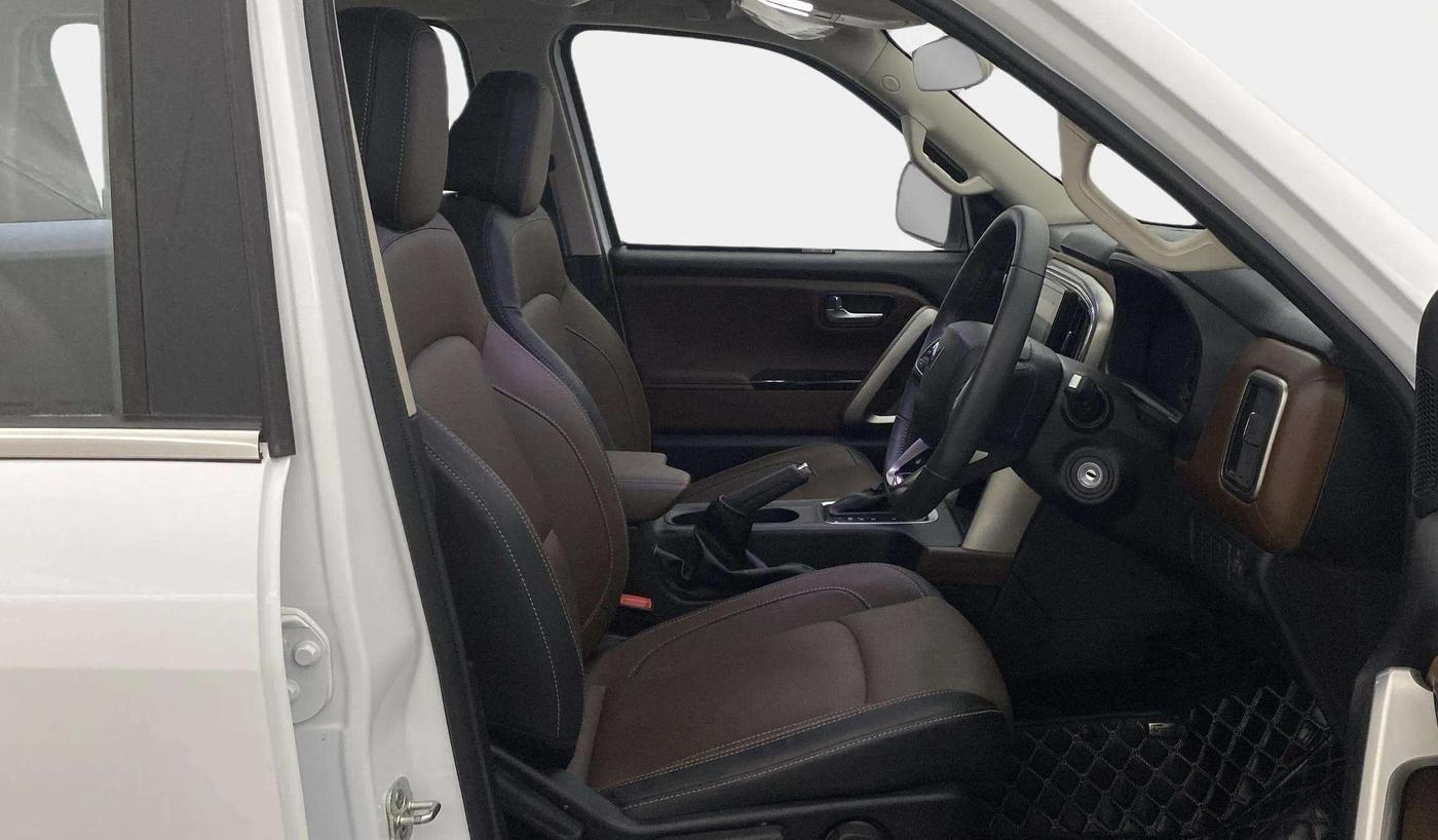 2024 Mahindra SCORPIO-N N Z8 S Petrol AT, Petrol, Automatic, 7,611 km, Right Side Front Door Cabin