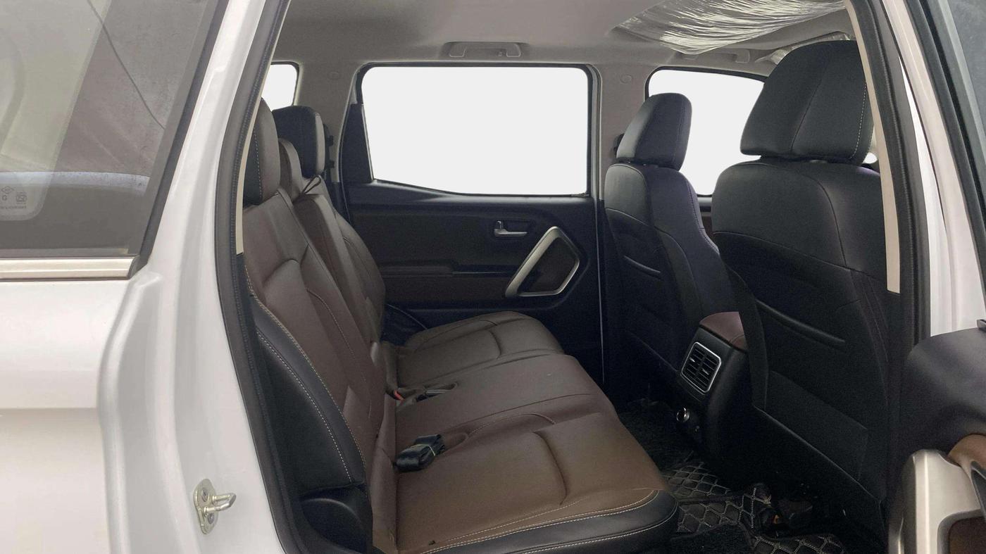 2024 Mahindra SCORPIO-N N Z8 S Petrol AT, Petrol, Automatic, 7,611 km, Right Side Rear Door Cabin