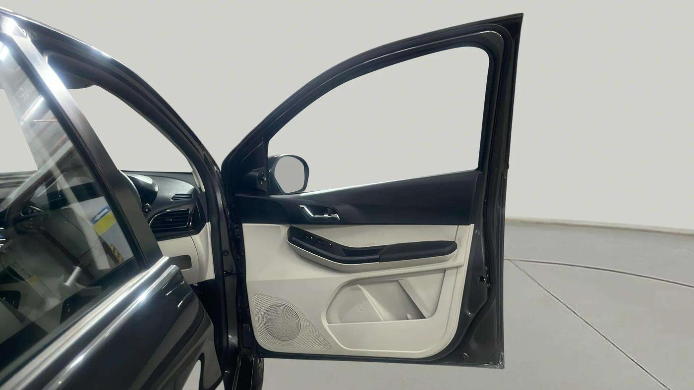 2024 Tata Tiago  XZA Plus CNG, CNG, Automatic, 12,733 km, RHS Front Door