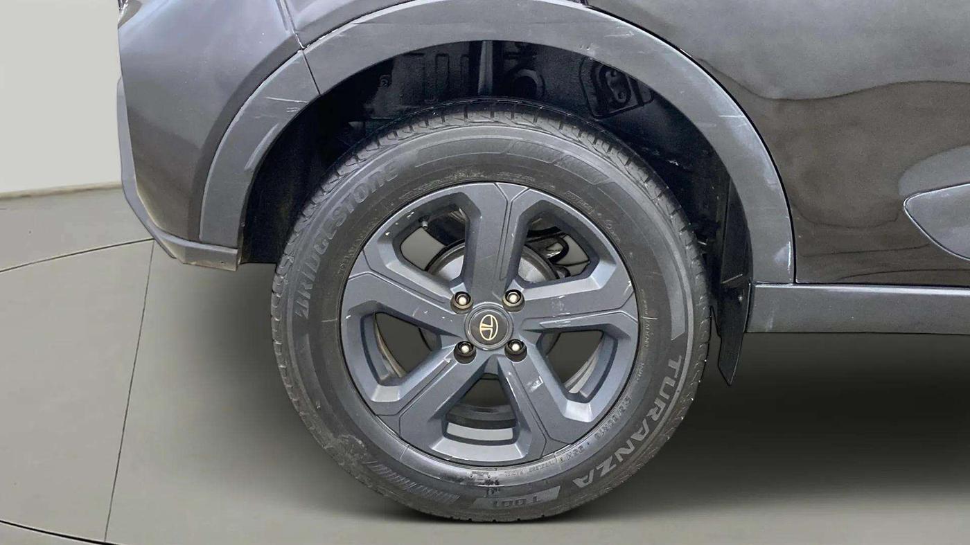2023 Tata NEXON XZA PLUS DIESEL DARK EDITION, Diesel, Automatic, 32,880 km, Right Rear Wheel