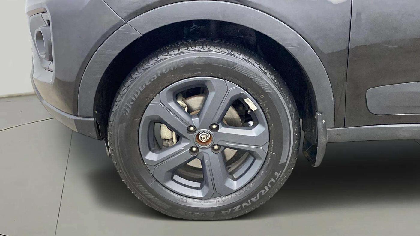 2023 Tata NEXON XZA PLUS DIESEL DARK EDITION, Diesel, Automatic, 32,880 km, Left Front Wheel